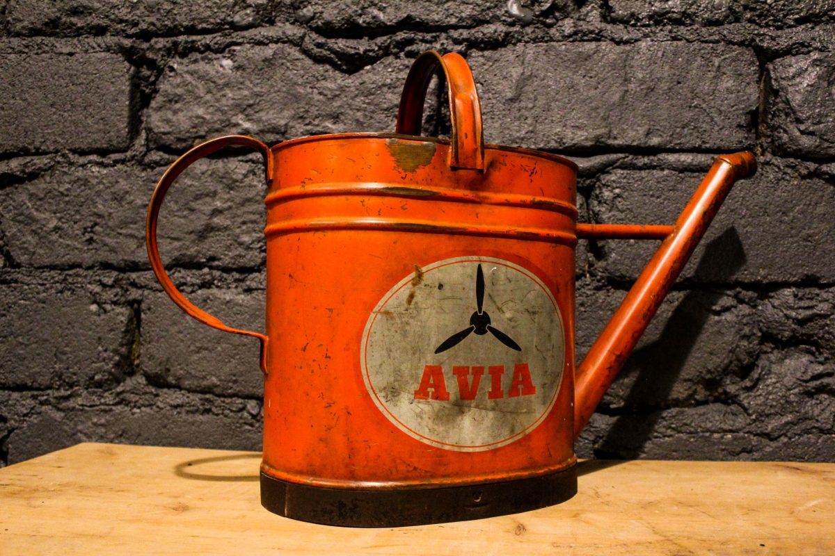arrosoir de station service AVIA