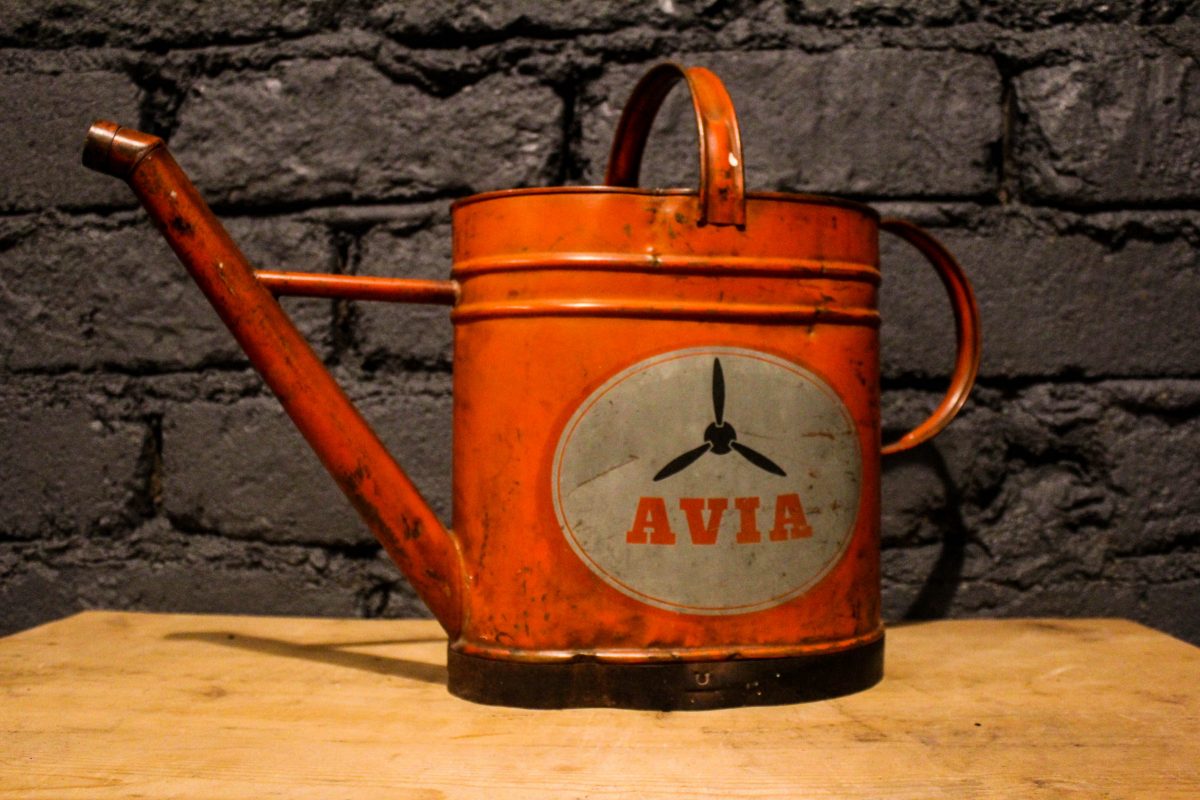 arrosoir de station service AVIA