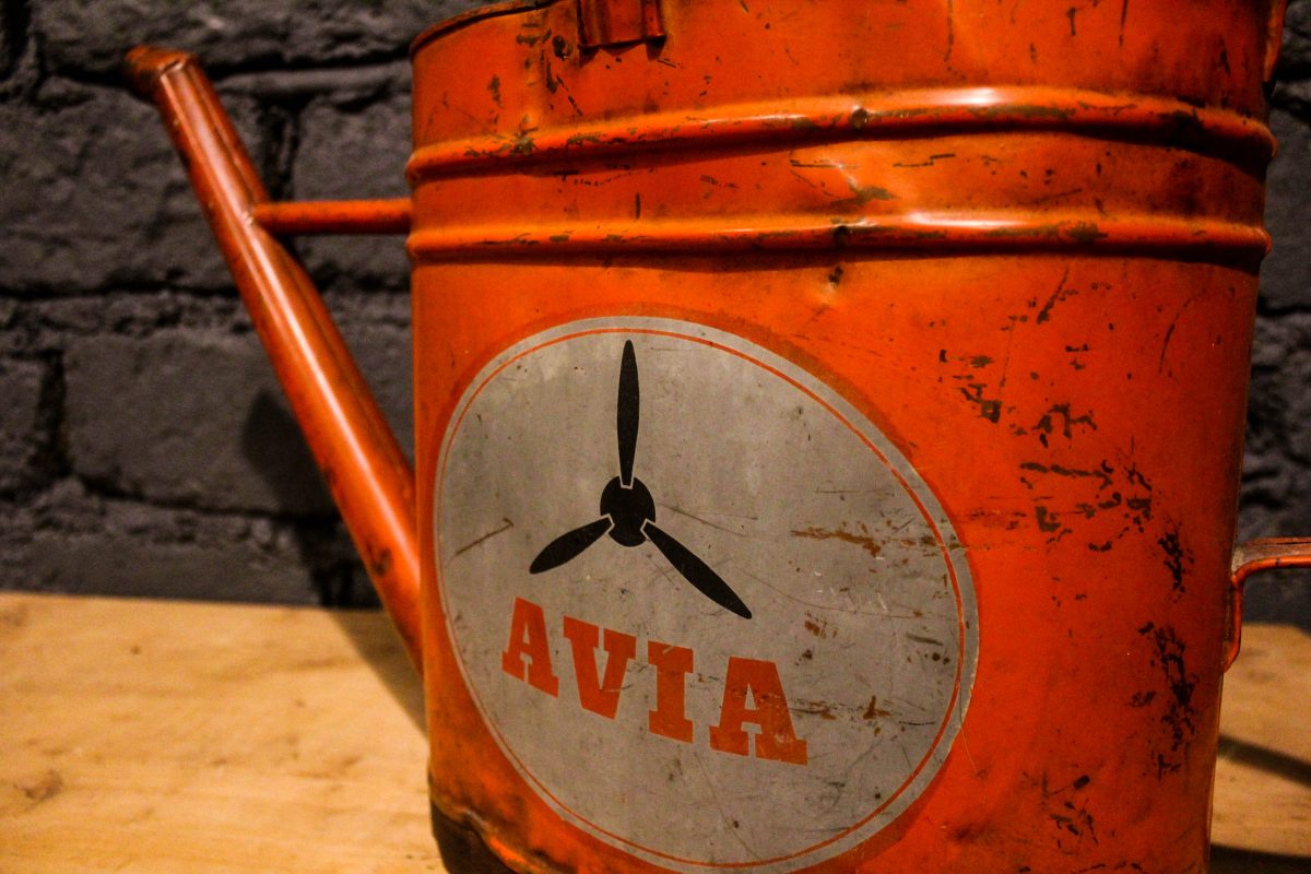 arrosoir de station service AVIA
