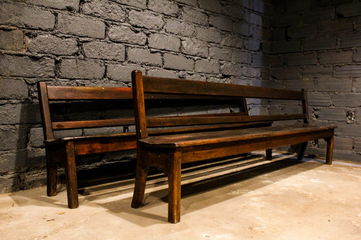 Paire de Bancs de monastère
