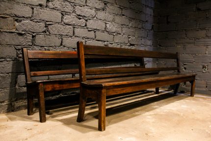 Paire de Bancs de monastère