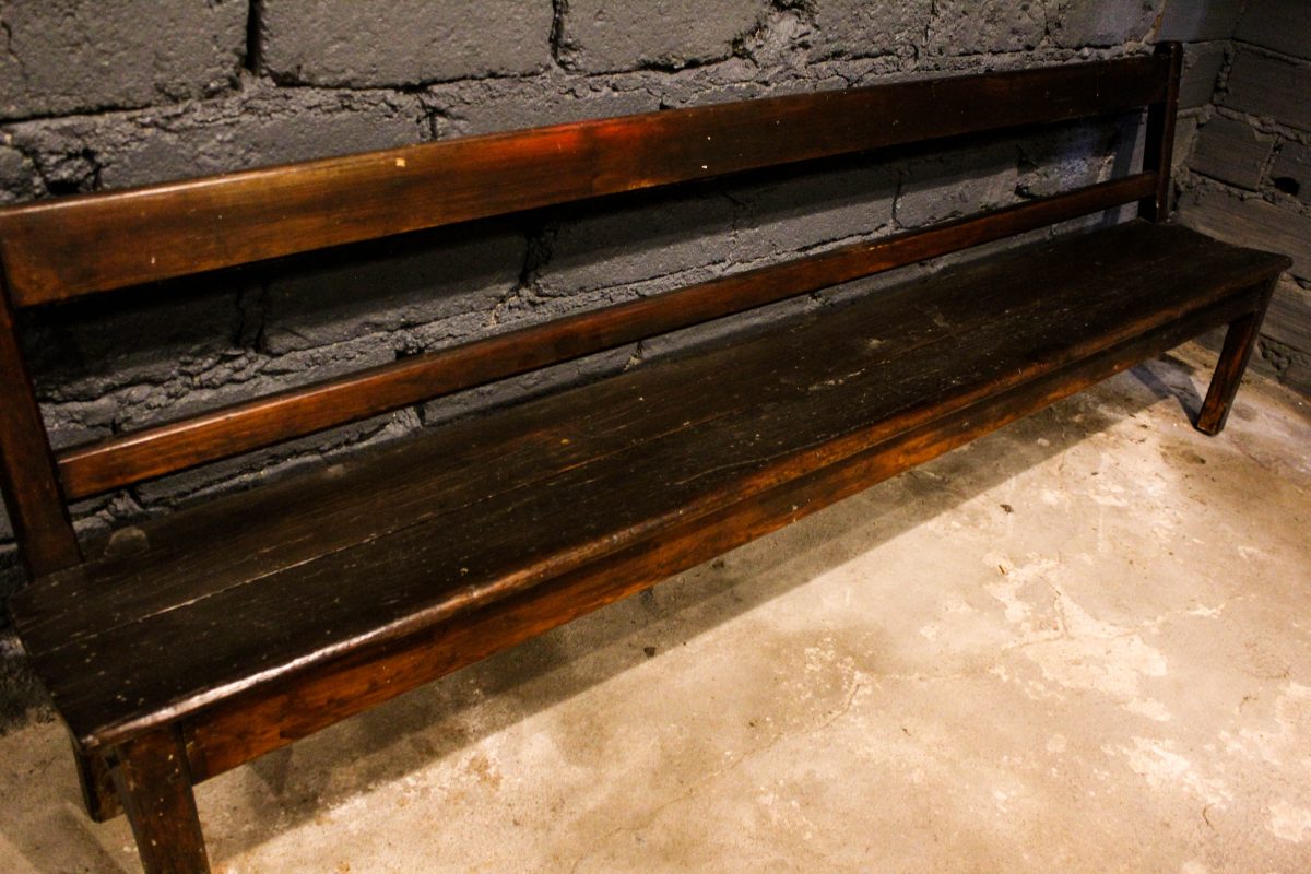 Paire de Bancs de monastère