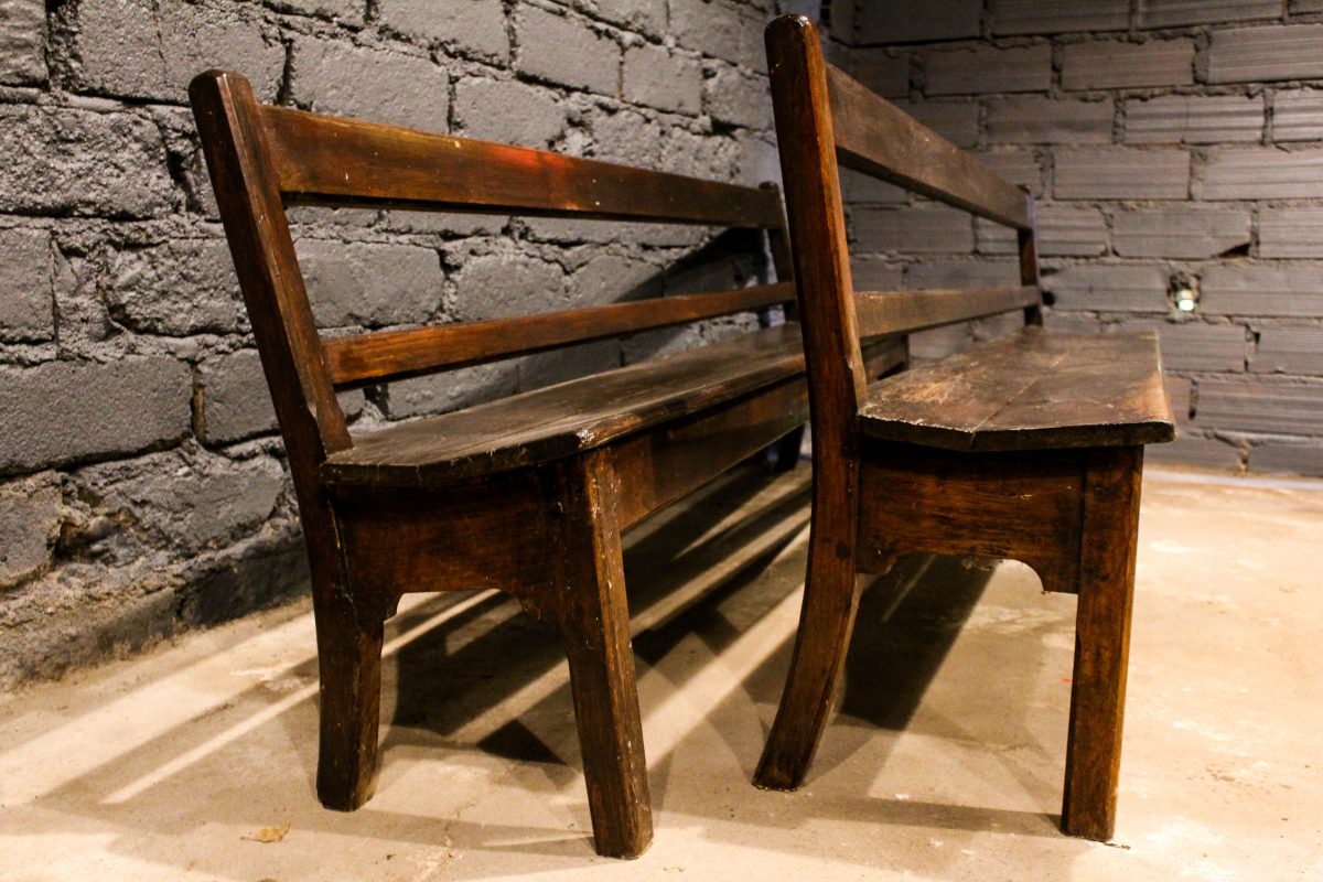 Paire de Bancs de monastère