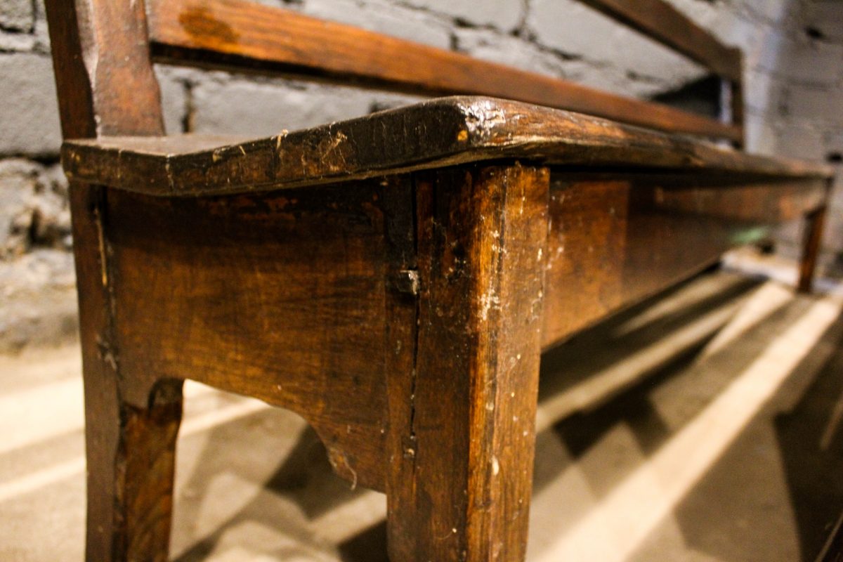 Paire de Bancs de monastère