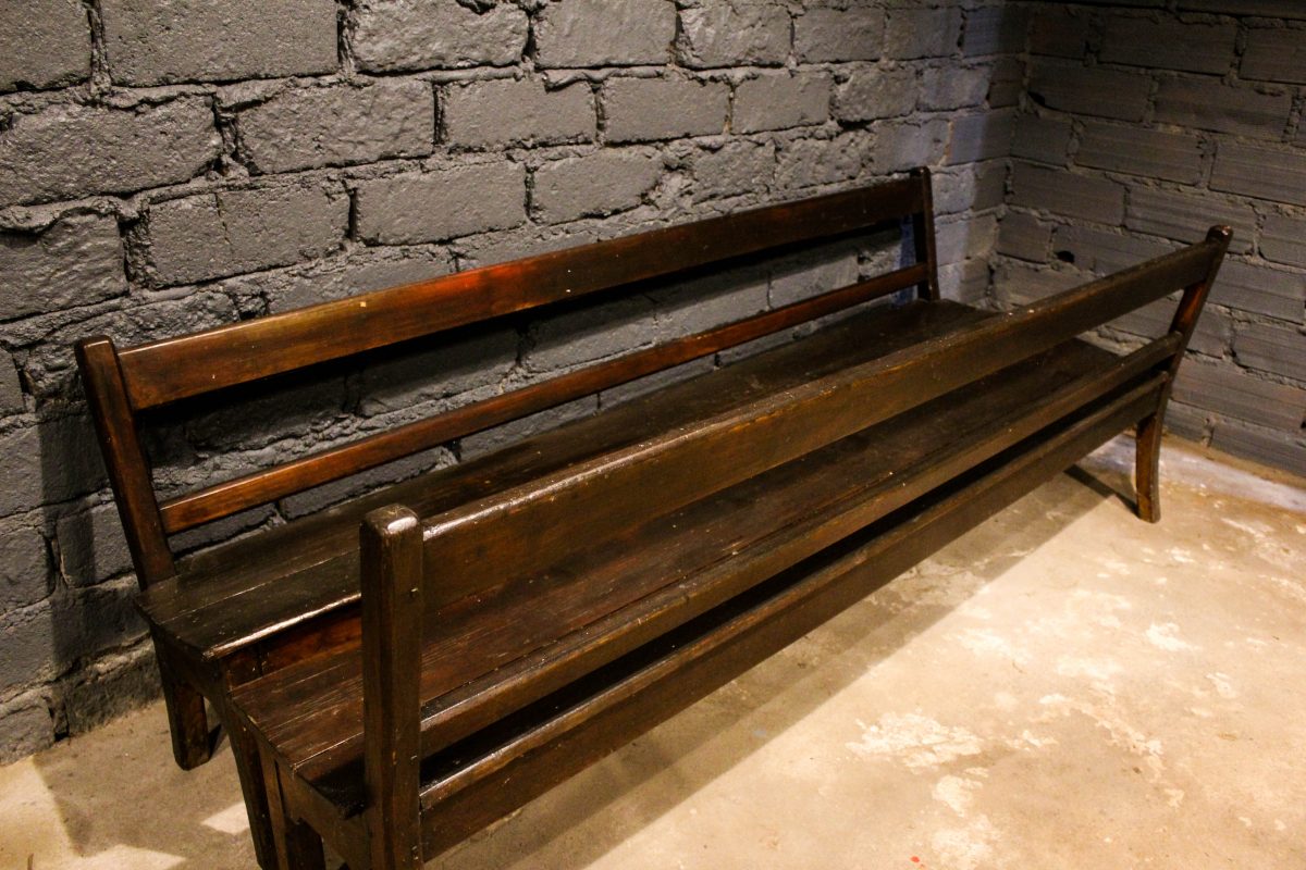 Paire de Bancs de monastère