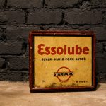 Caisse à bidons d'huile ESSOLUBE