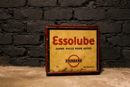 Caisse à bidons d'huile ESSOLUBE