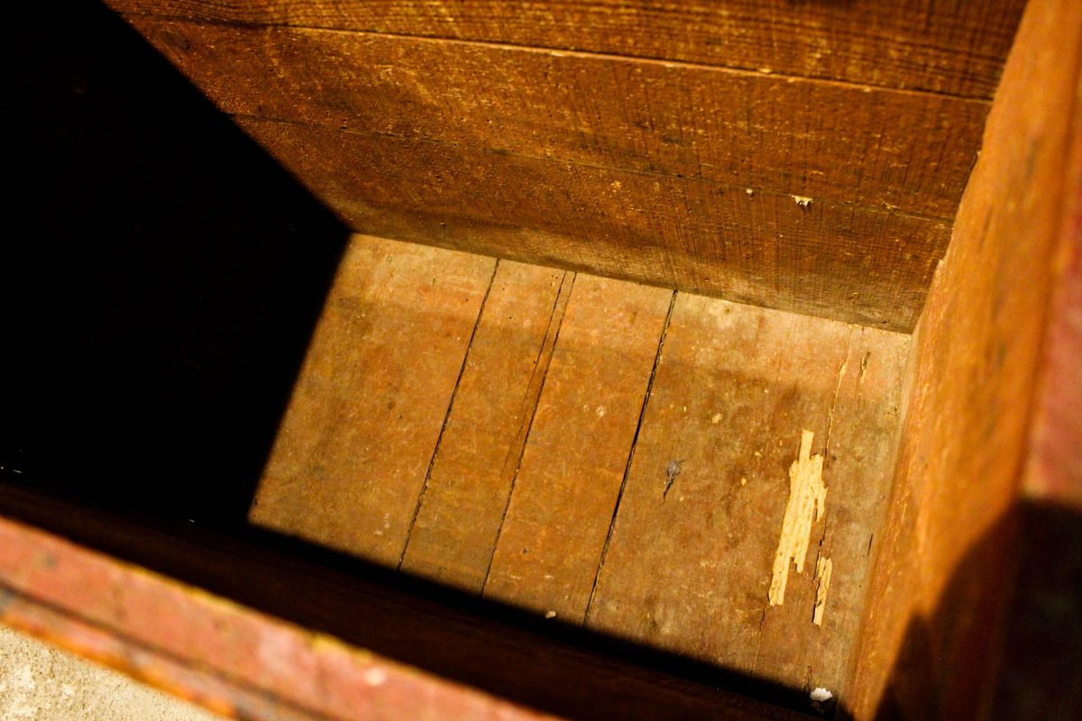 Caisse à bidons d'huile ESSOLUBE