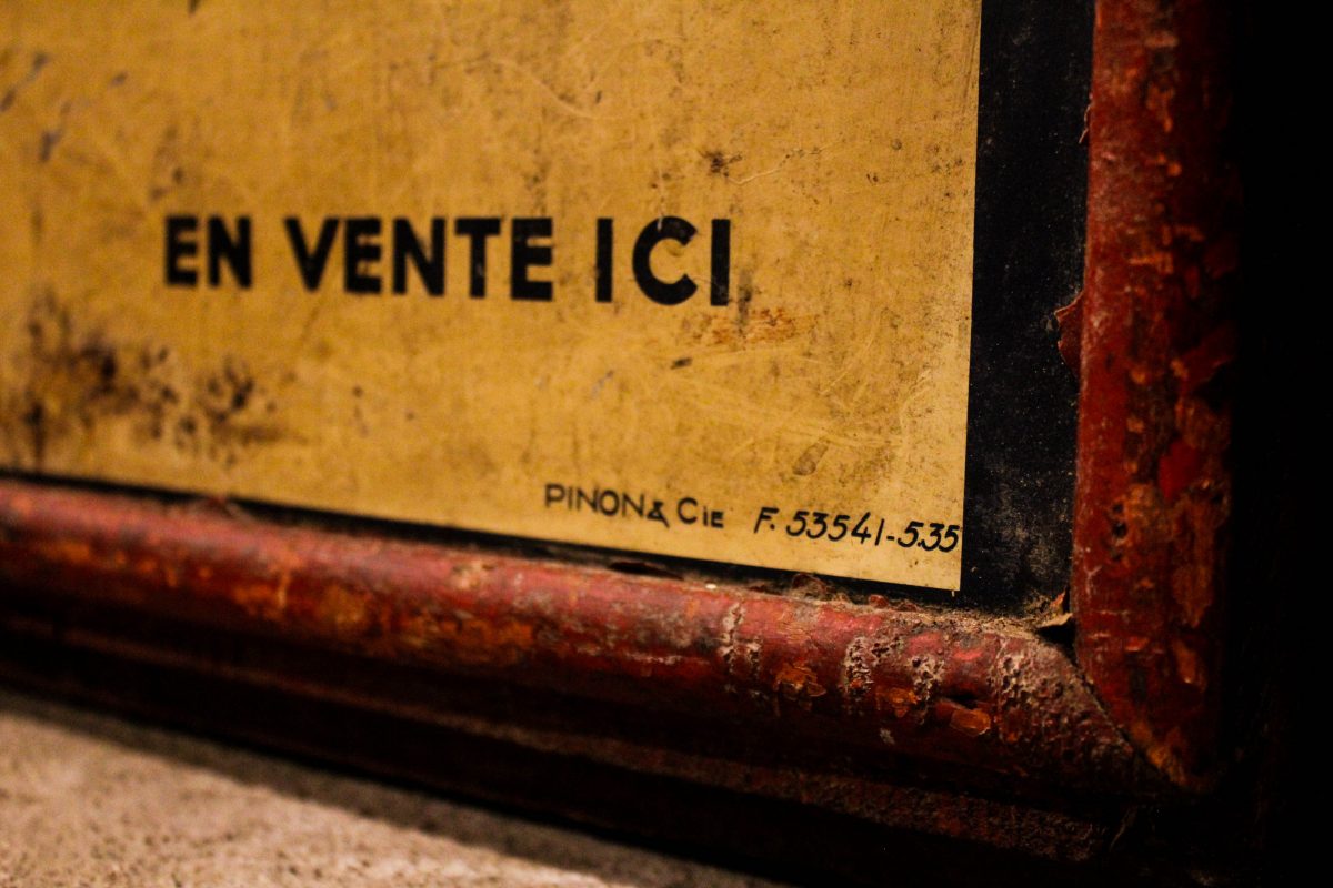 Caisse à bidons d'huile ESSOLUBE