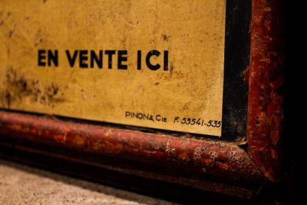 Caisse à bidons d'huile ESSOLUBE