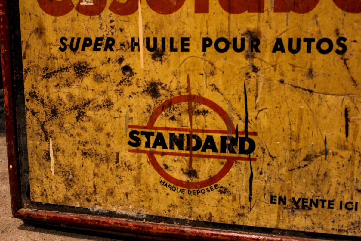Caisse à bidons d'huile ESSOLUBE