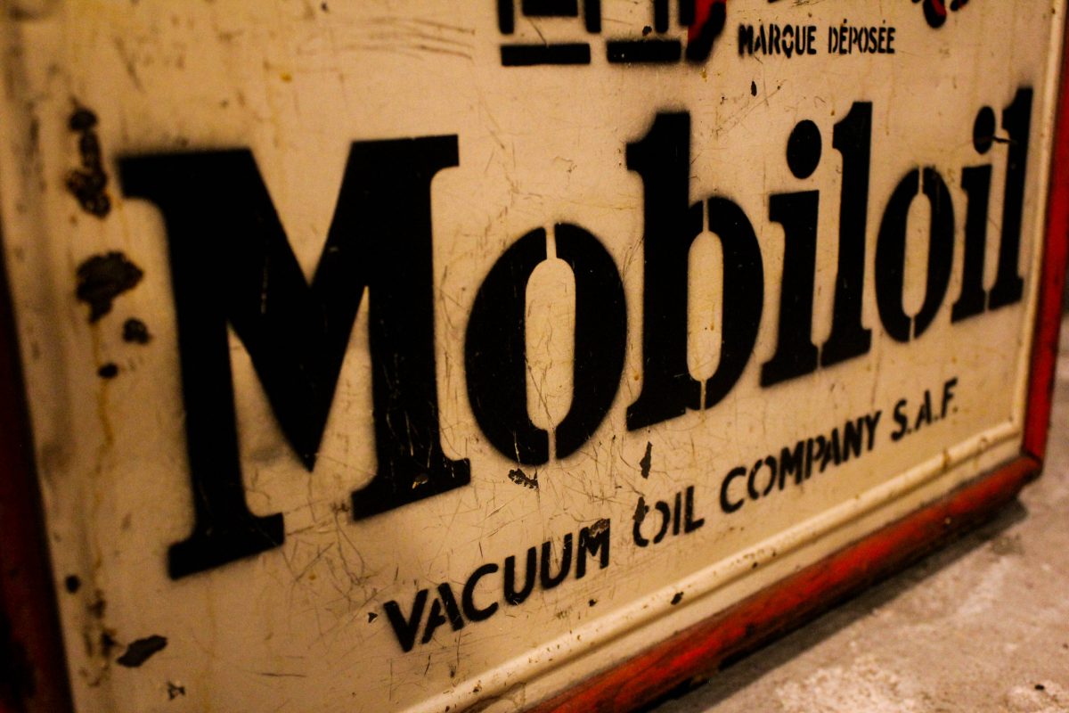 Caisse à bidons d'huile MOBILOIL