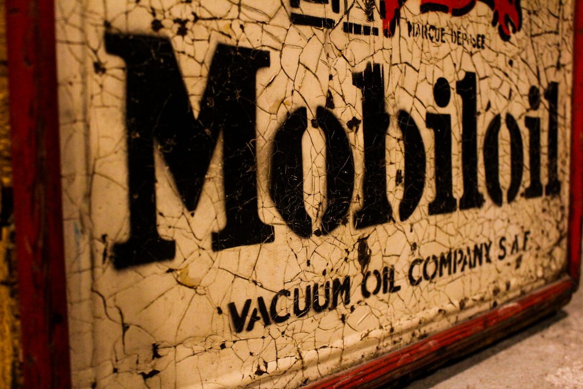 Caisse à bidons d'huile MOBILOIL