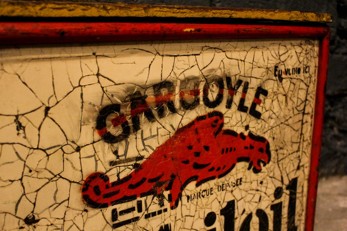 Caisse à bidons d'huile MOBILOIL