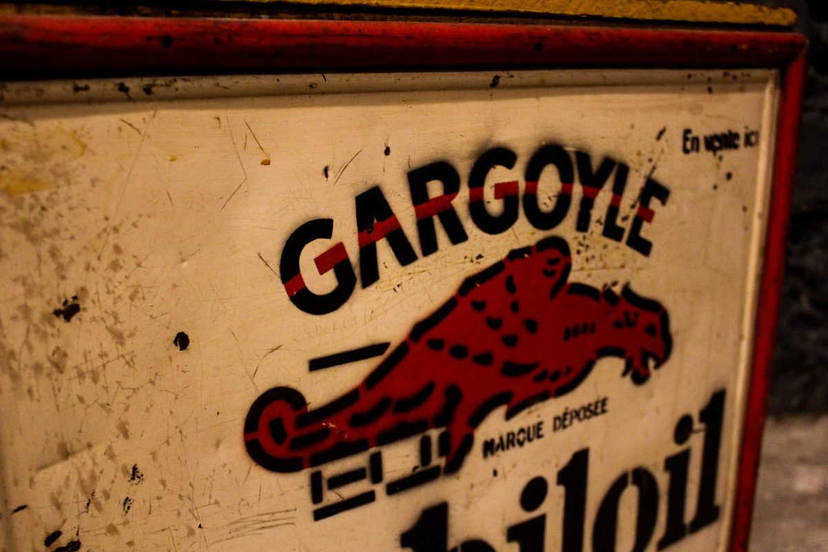 Caisse à bidons d'huile MOBILOIL