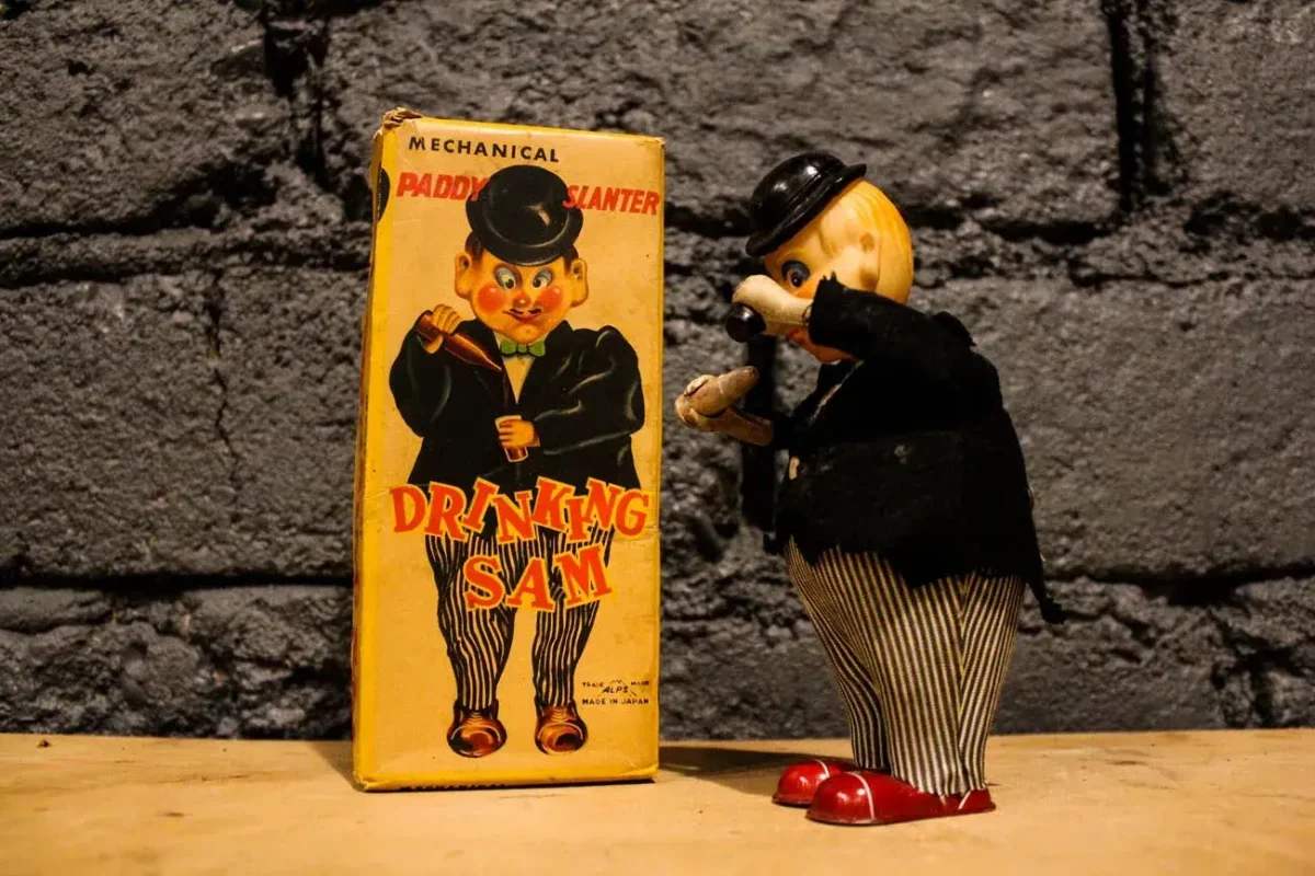 Jouet vintage Drinking Sam, collection jouets mécaniques, habits tissu.