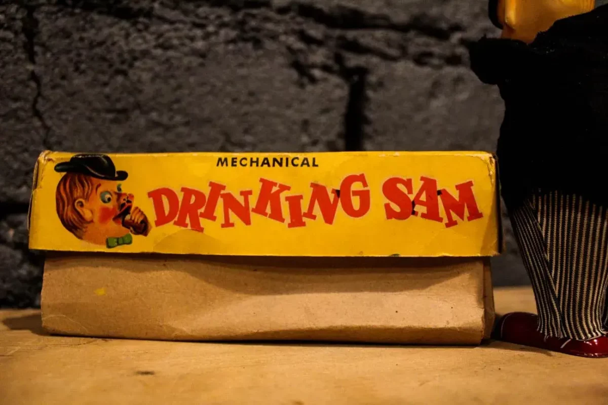 Drinking Sam, habits tissu d'origine, jouet mécanique collectionneur.
