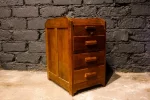 Meuble de métier classeur à rideau en bois.