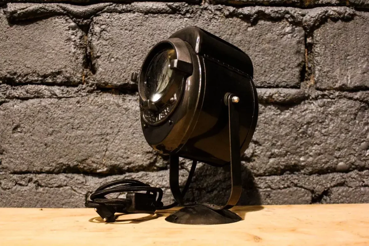 Projecteur CREMER, petit modèle, design industriel vintage.