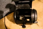 Projecteur CREMER en métal, finitions patinées.