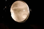 Projecteur de scène CREMER, ambiance théâtrale.