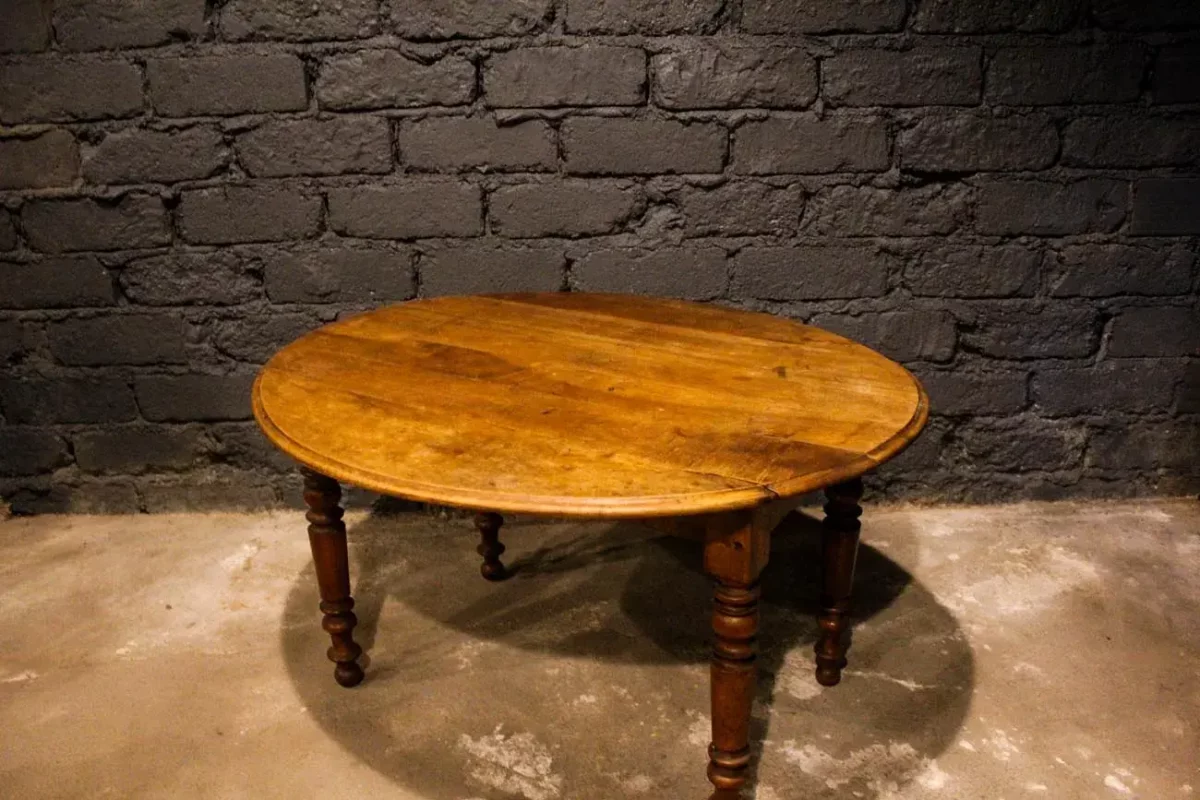 Table ovale à volets, comparaison dimensions ouverte/fermée.