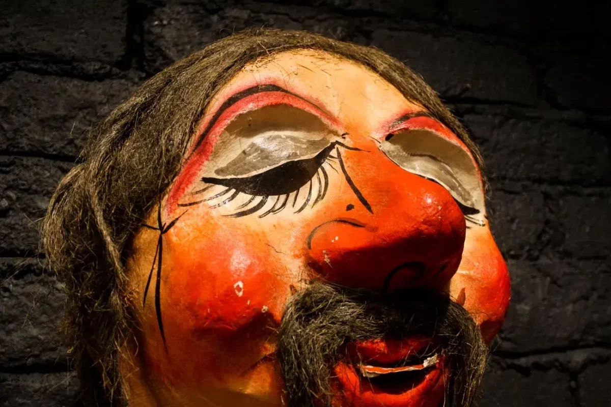 Tête de carnaval, art populaire et festif.