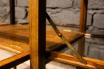 Vitrine roulettes laiton, mécanisme ouverture.