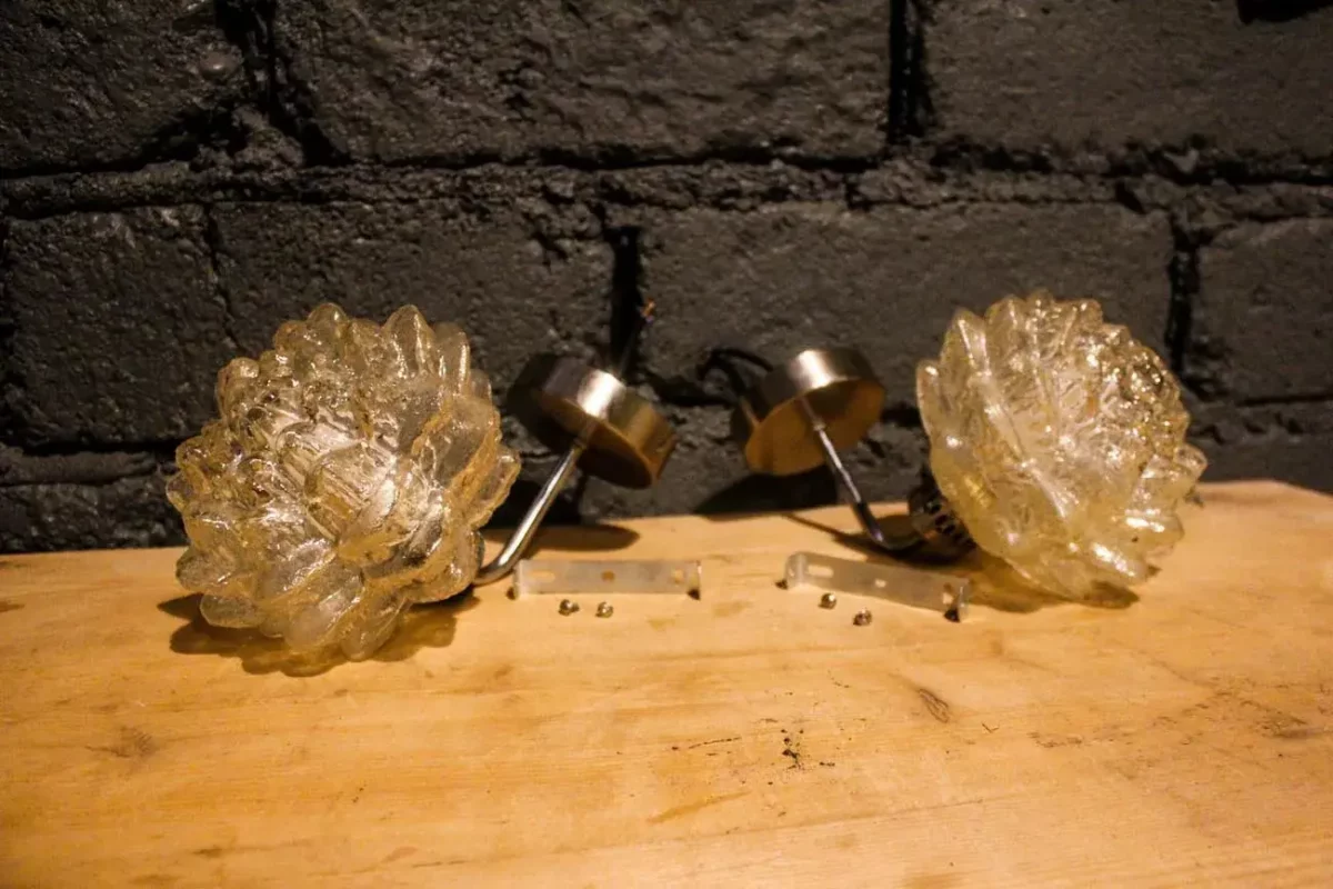 Lampe lotus éteinte, objet décoratif.