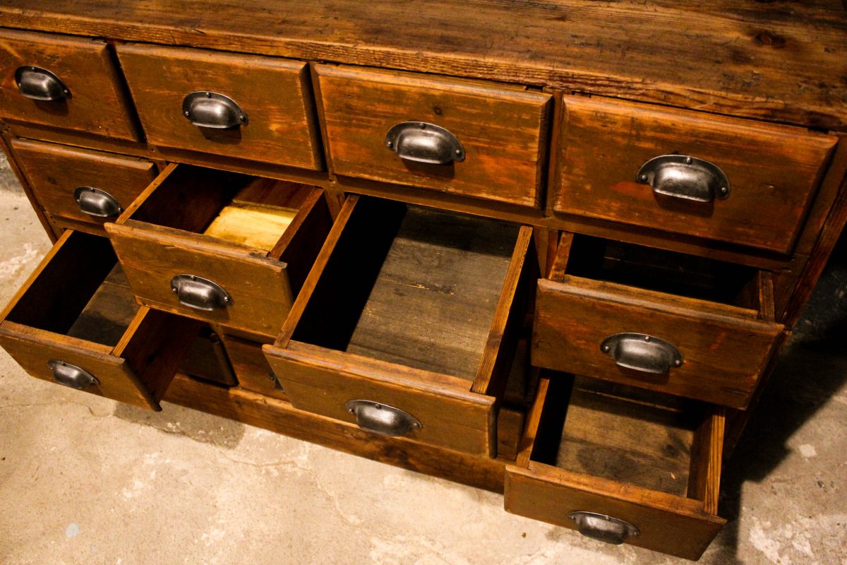 meuble-metier-comptoir-tiroirs-bois