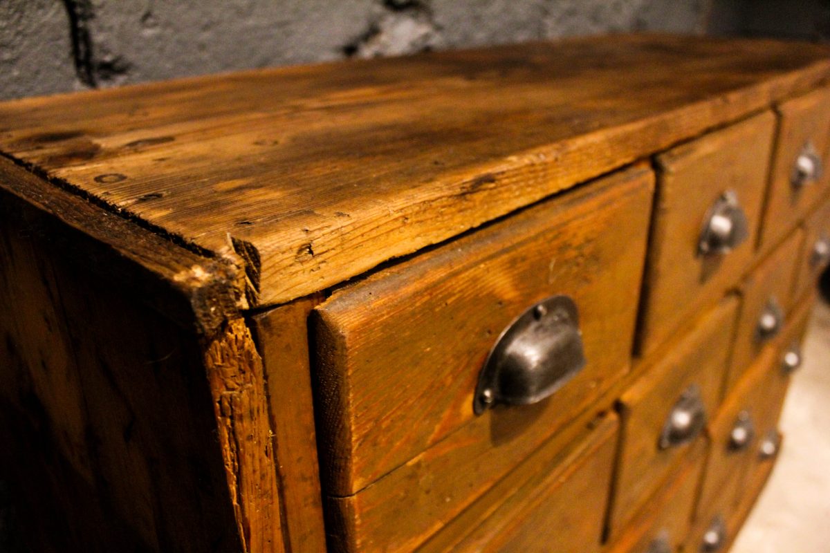 meuble-metier-comptoir-tiroirs-bois