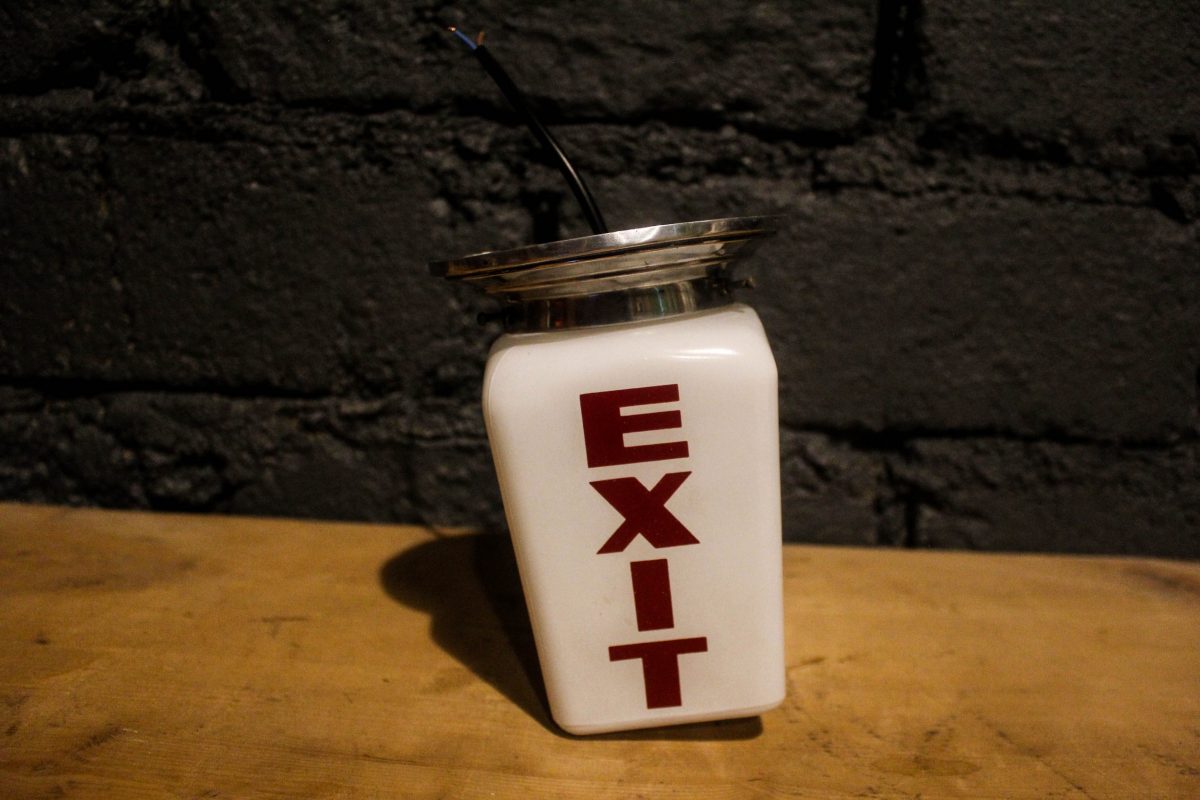 plafonnier-luminaire-opaline-blanche-exit