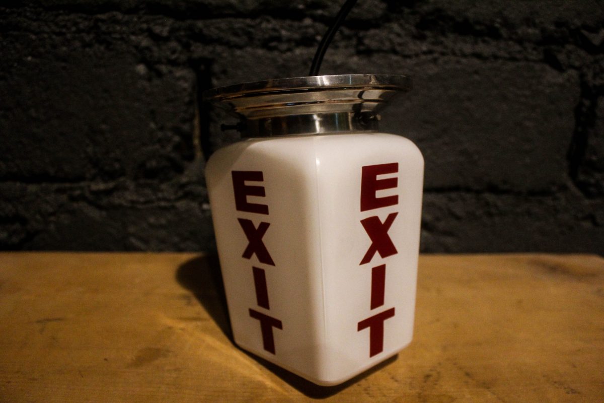 plafonnier-luminaire-opaline-blanche-exit