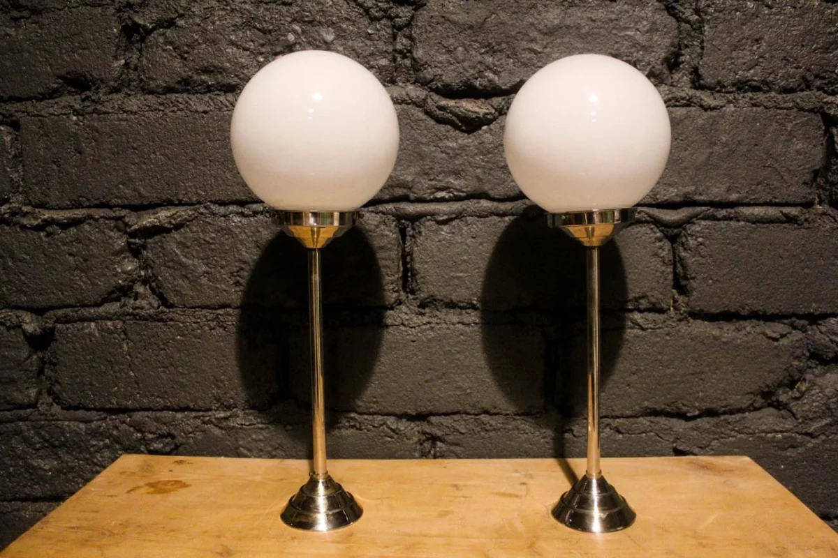 Suspensions globe opaline, lumière diffuse