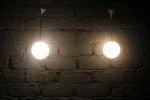 Paire de globes en opaline, lumière douce