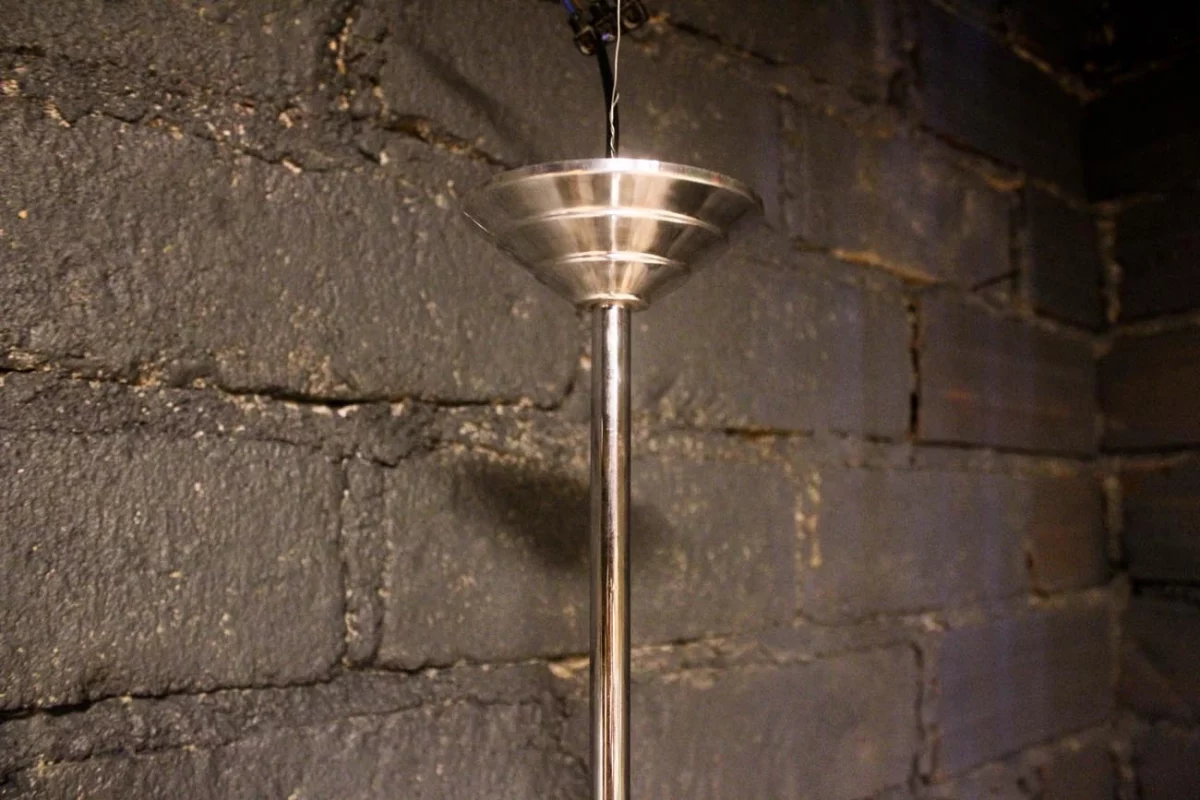 Design iconique : Ces suspensions globe ouvert sont un véritable hommage au style Art Déco, avec leurs lignes épurées et leur opaline délicate