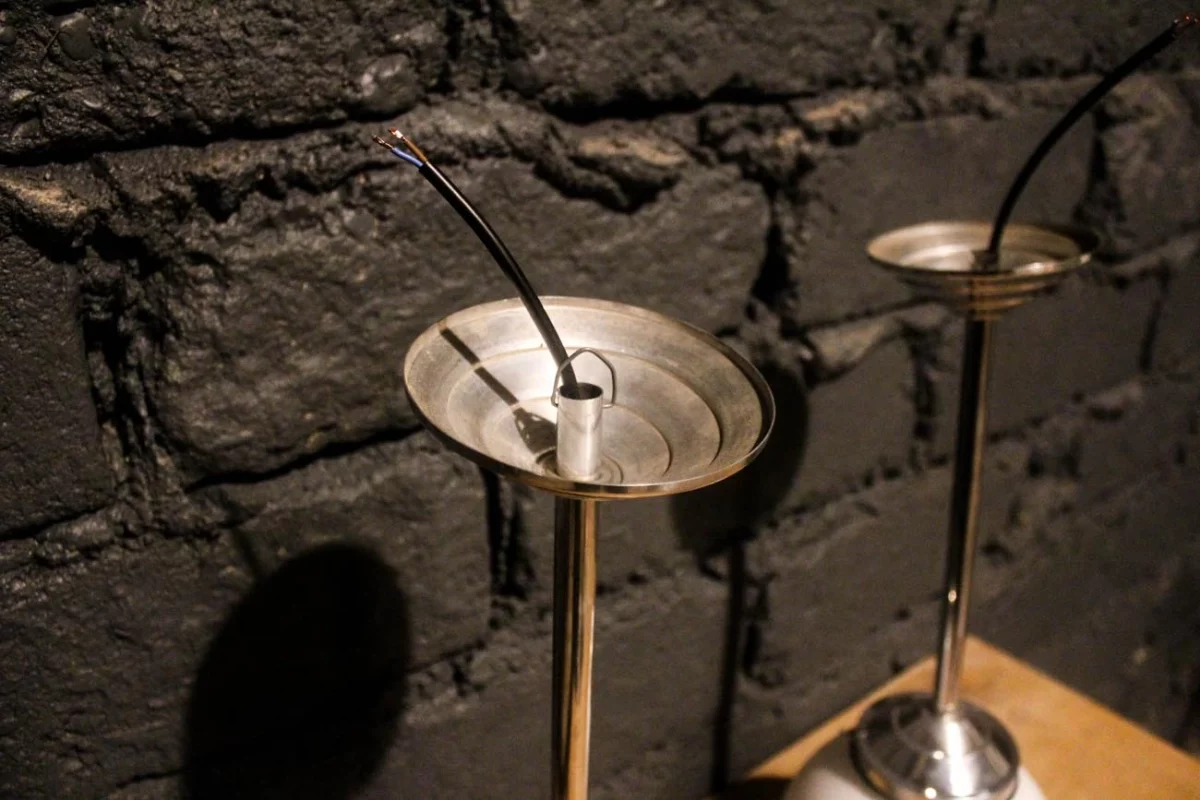 Lignes pures : Le design épuré de ces suspensions Art Déco s'intègre harmonieusement à tous les styles de décoration, du plus classique au plus contemporain