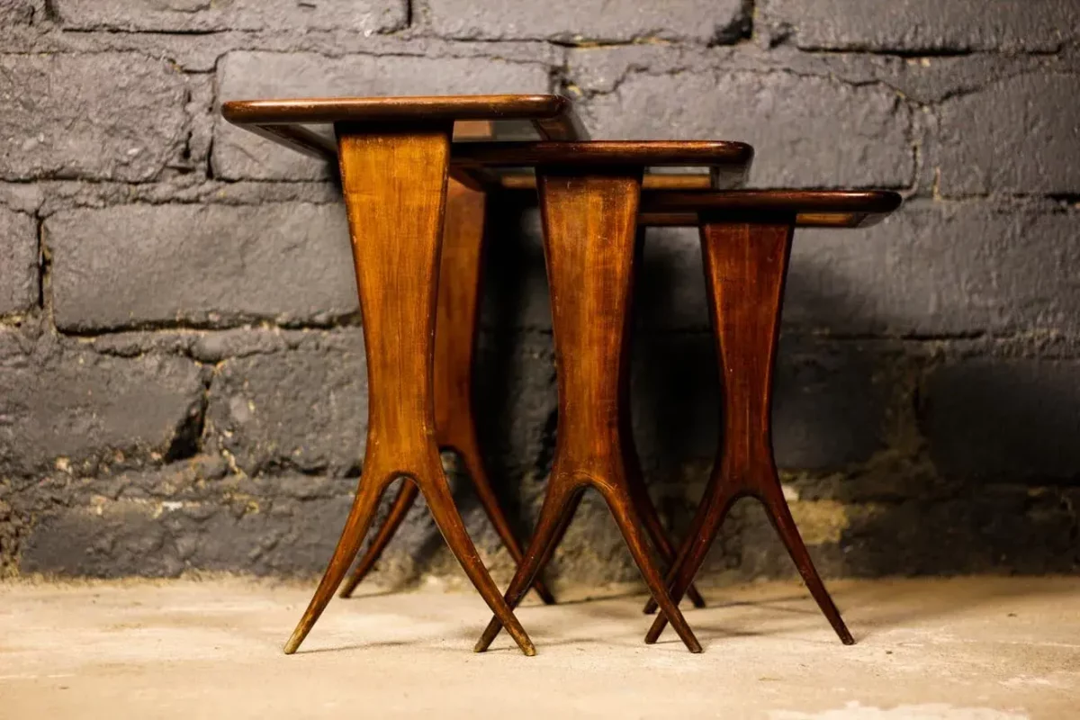 Tables gigognes Raphaël Raffel, vue d'ensemble.