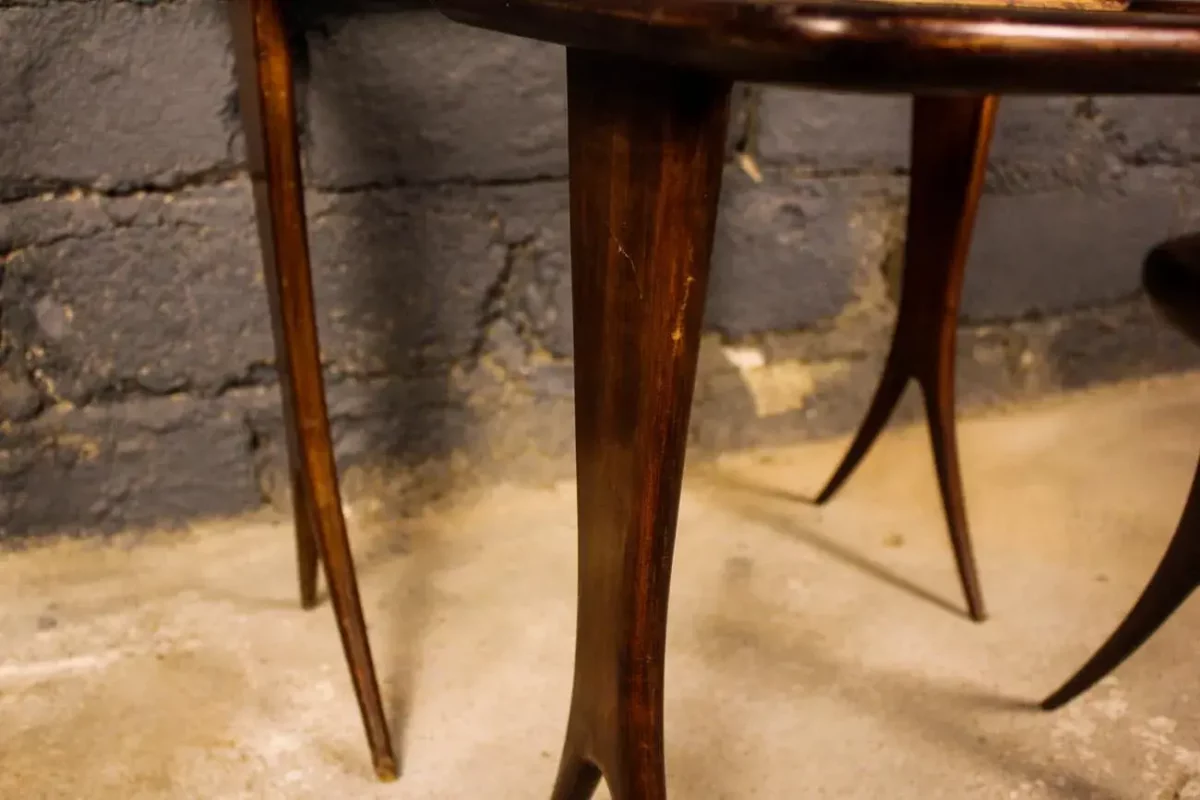 Tables Raffel, détails des finitions.
