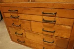 Caissons bois, meuble de métier, rangement atelier.