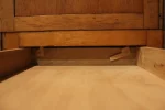 Intérieur des caissons, étagères et rangements.