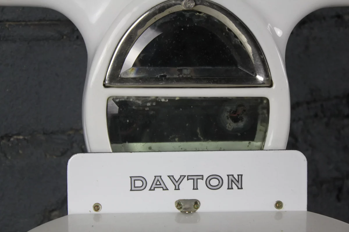 Détail du cadran de la balance DAYTON.