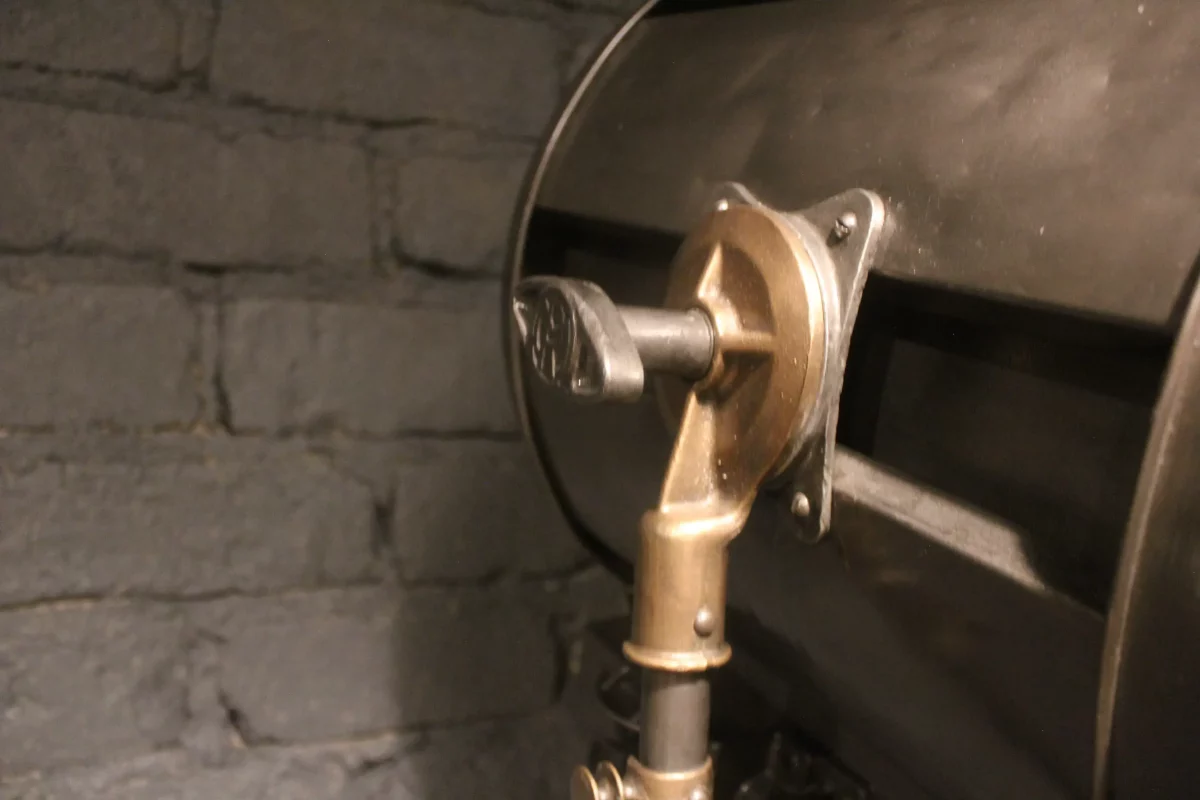 Projecteur Mole Richardson, éclairage d'ambiance, pièce de décoration vintage et design.