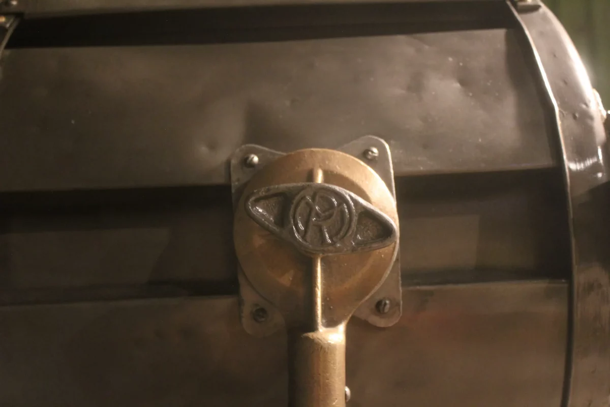 Projecteur Mole Richardson, détail du sabot d'accroche.