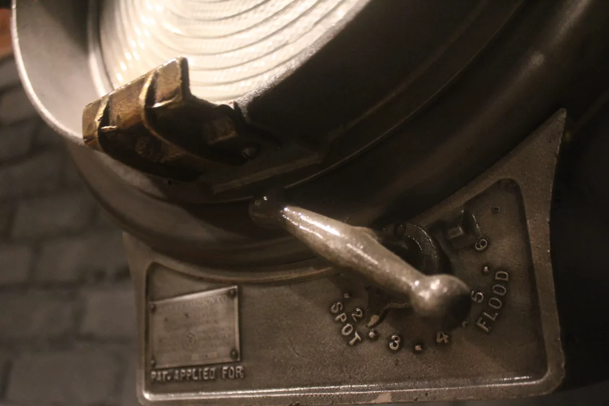 Projecteur Mole Richardson, vue arrière, détails techniques.
