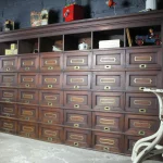 Meuble minutier notaire, 40 portes.