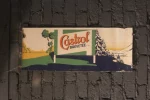 Détail du logo Castrol sur l'affiche en carton.