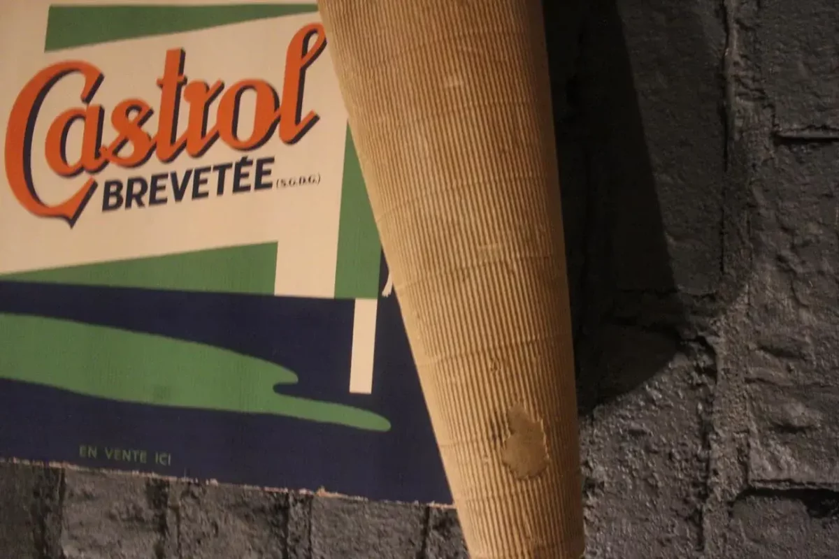 Affiche Castrol, support de vitrine, publicité ancienne.