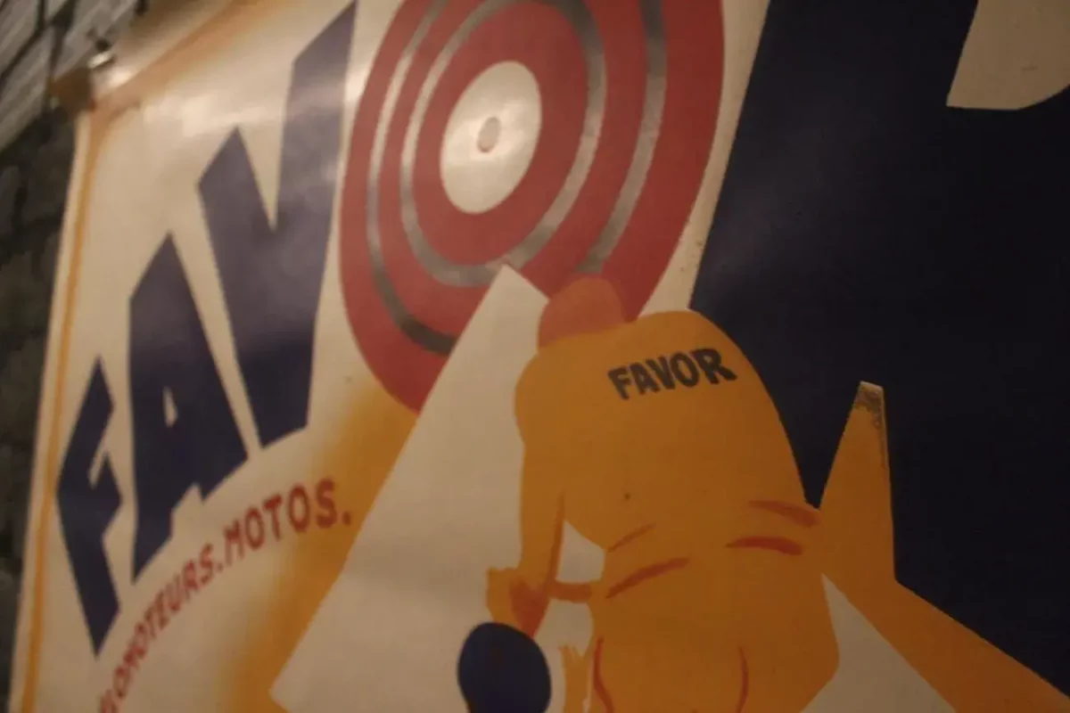 Affiche FAVOR, détail d'une illustration de vélo.