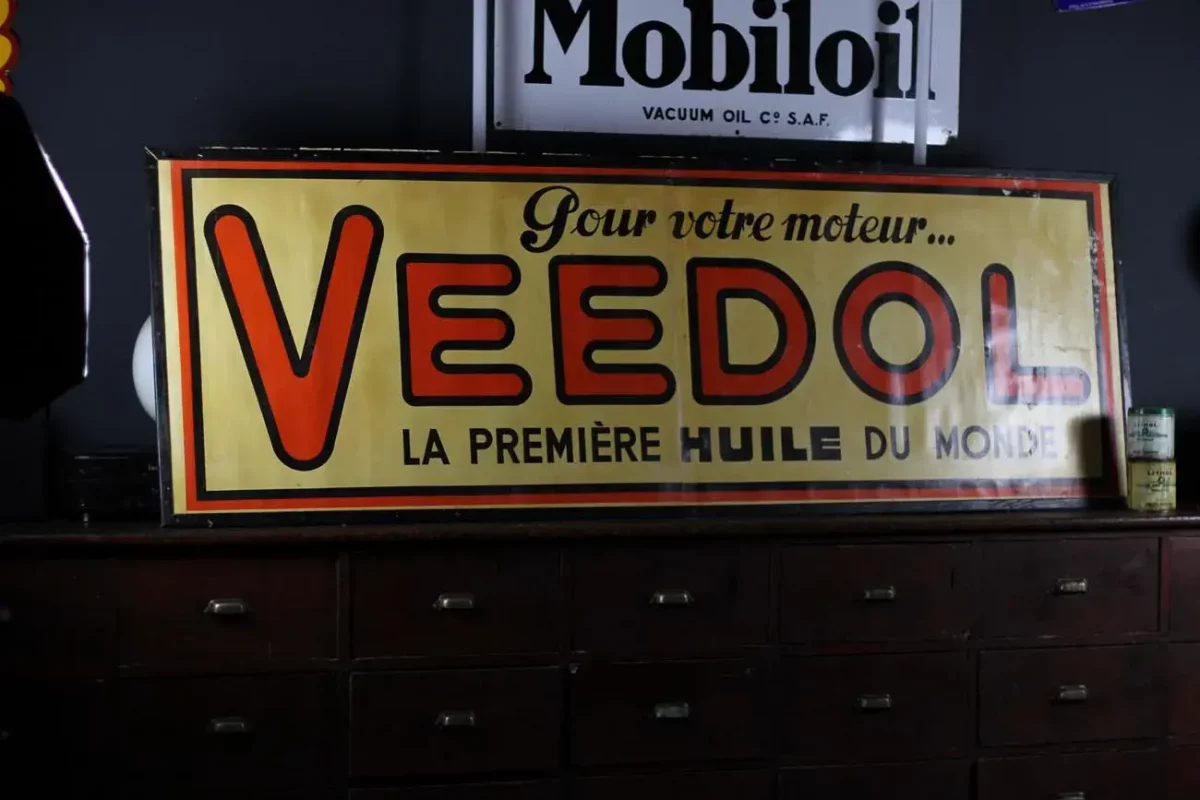 Vue d'ensemble de l'affiche Veedol, état de conservation exceptionnel.
